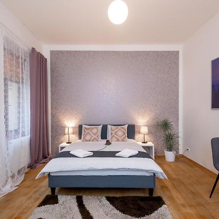 Luxury Apartment In The Center Of Прага Екстер'єр фото