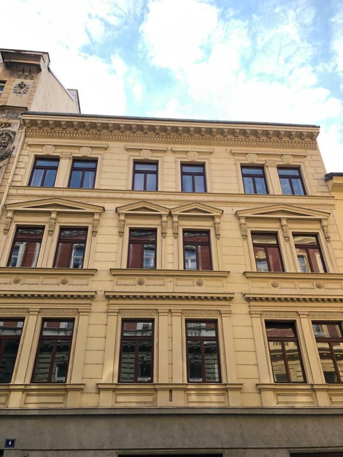 Luxury Apartment In The Center Of Прага Екстер'єр фото
