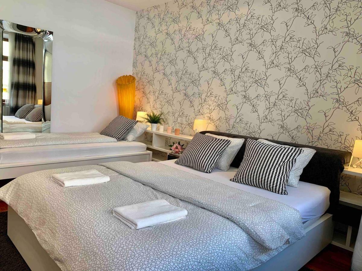 Luxury Apartment In The Center Of Прага Екстер'єр фото