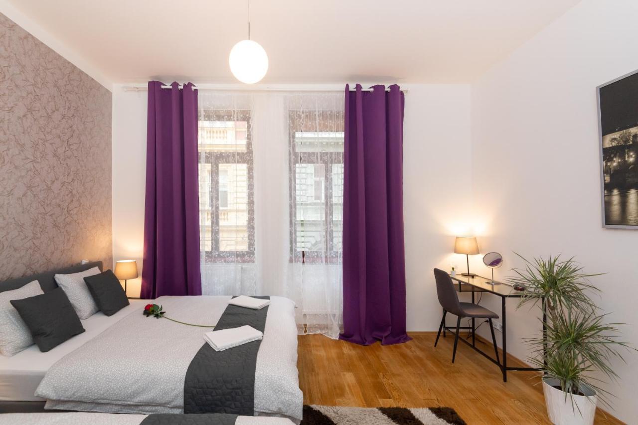 Luxury Apartment In The Center Of Прага Екстер'єр фото