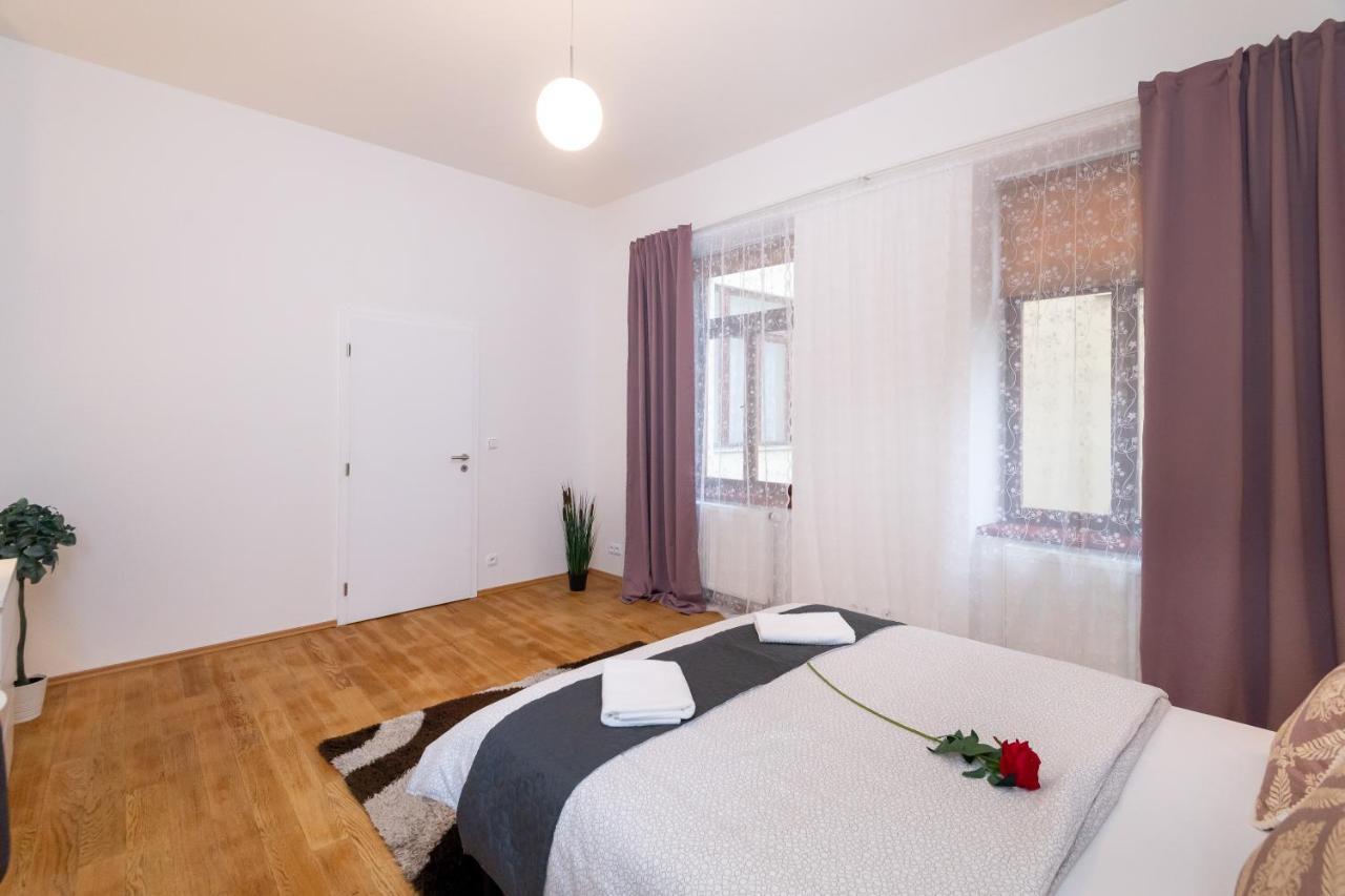Luxury Apartment In The Center Of Прага Екстер'єр фото