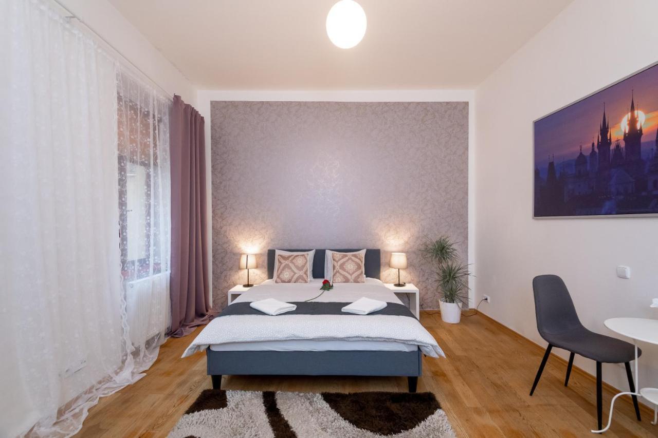 Luxury Apartment In The Center Of Прага Екстер'єр фото