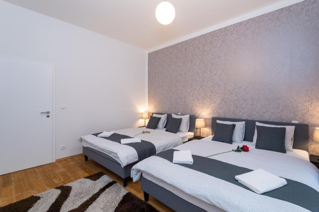 Luxury Apartment In The Center Of Прага Екстер'єр фото