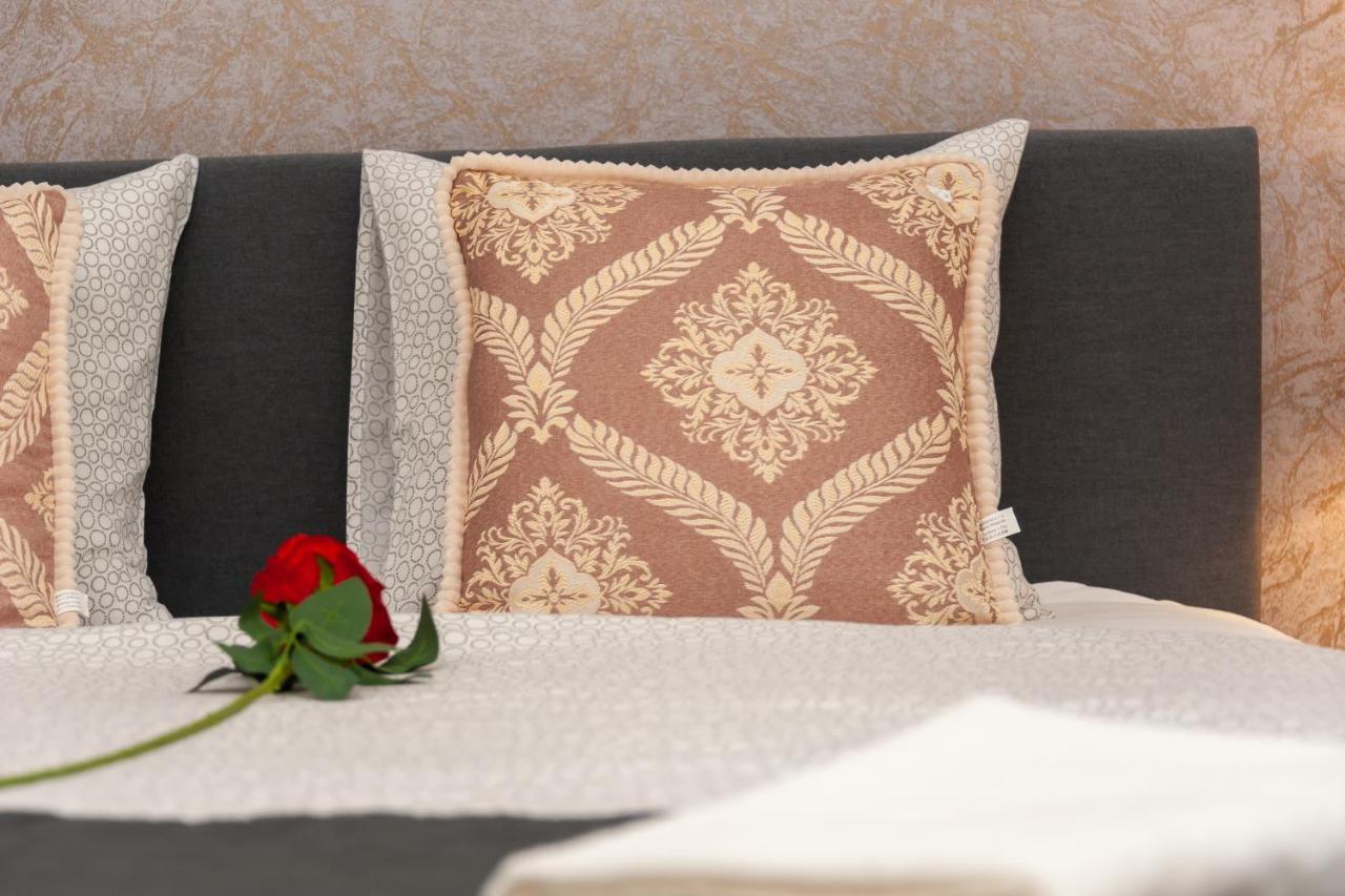 Luxury Apartment In The Center Of Прага Екстер'єр фото